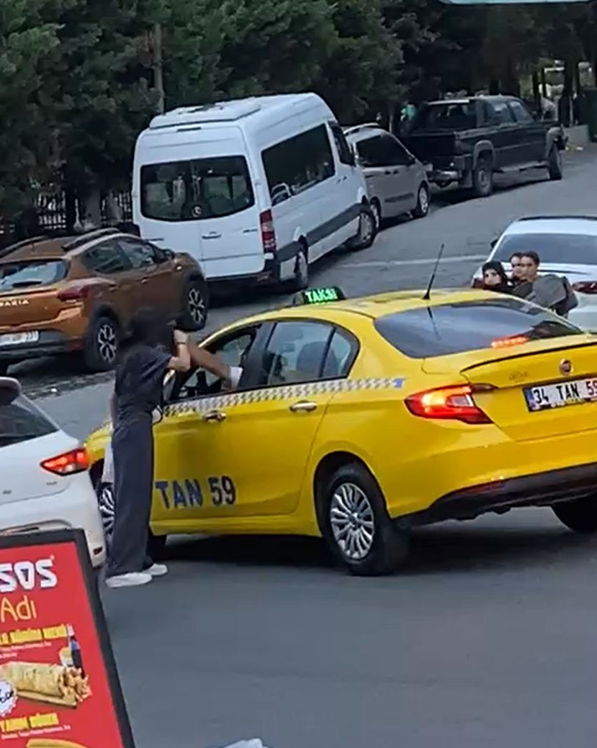 Esenyurt’ta tartıştığı kızı yumruk atarak bayıltan taksici kaçtı