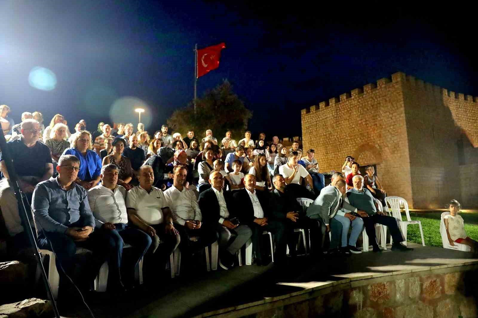 Tarihi Hereke Kalesi’nde sanat rüzgarı