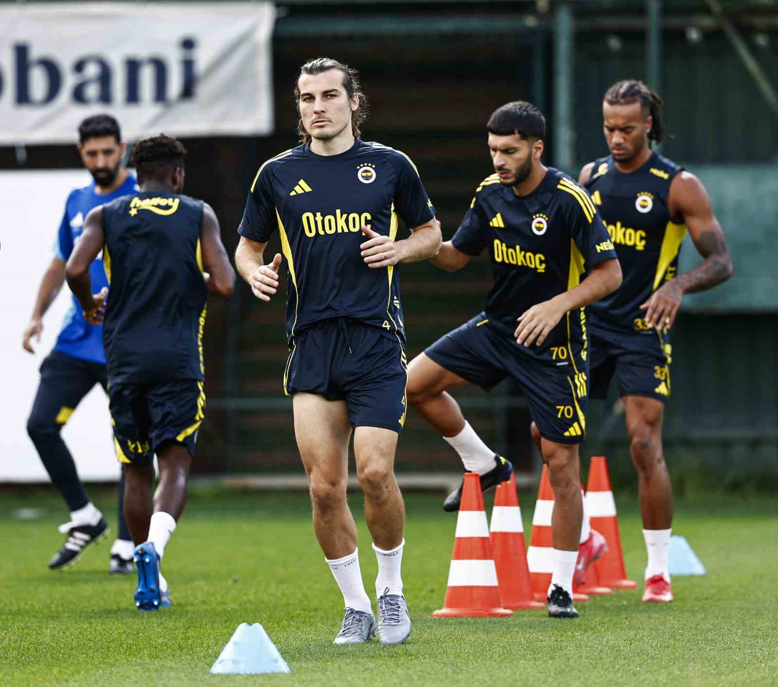 Fenerbahçe’de yeni transfer Edson Alvarez, ilk antrenmanına çıktı