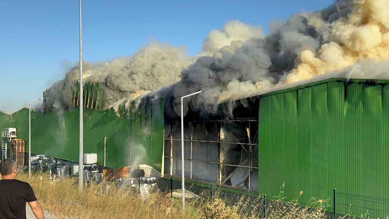 Teksüt fabrikasında korkutan yangın