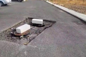 Çorlu’da rögar kapağını açık bırakıp gittiler, vatandaş kendi önlemini aldı