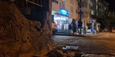 Avcılar’da alkollü sürücü tekel bayisine daldı: O anlar güvenlik kamerasında