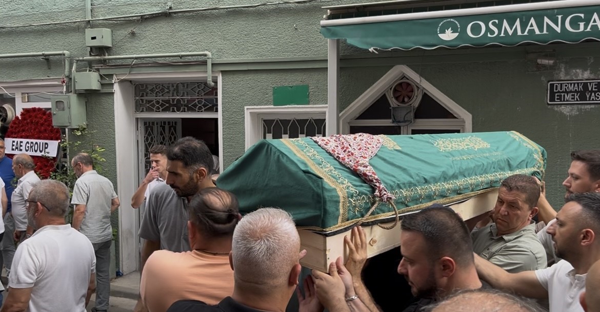 Alkollü sürücünün neden olduğu kazada hayatını kaybeden iki kardeş, son yolculuklarına uğurlandı