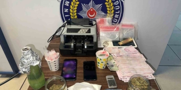 Maltepe’de düzenlenen operasyonda çok sayıda uyuşturucu madde ele geçirildi
