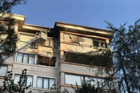 Kadıköy’de 8 katlı binada korkutan yangın: 1 kişi dumandan etkilendi