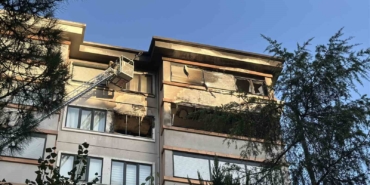 Kadıköy’de 8 katlı binada korkutan yangın: 1 kişi dumandan etkilendi