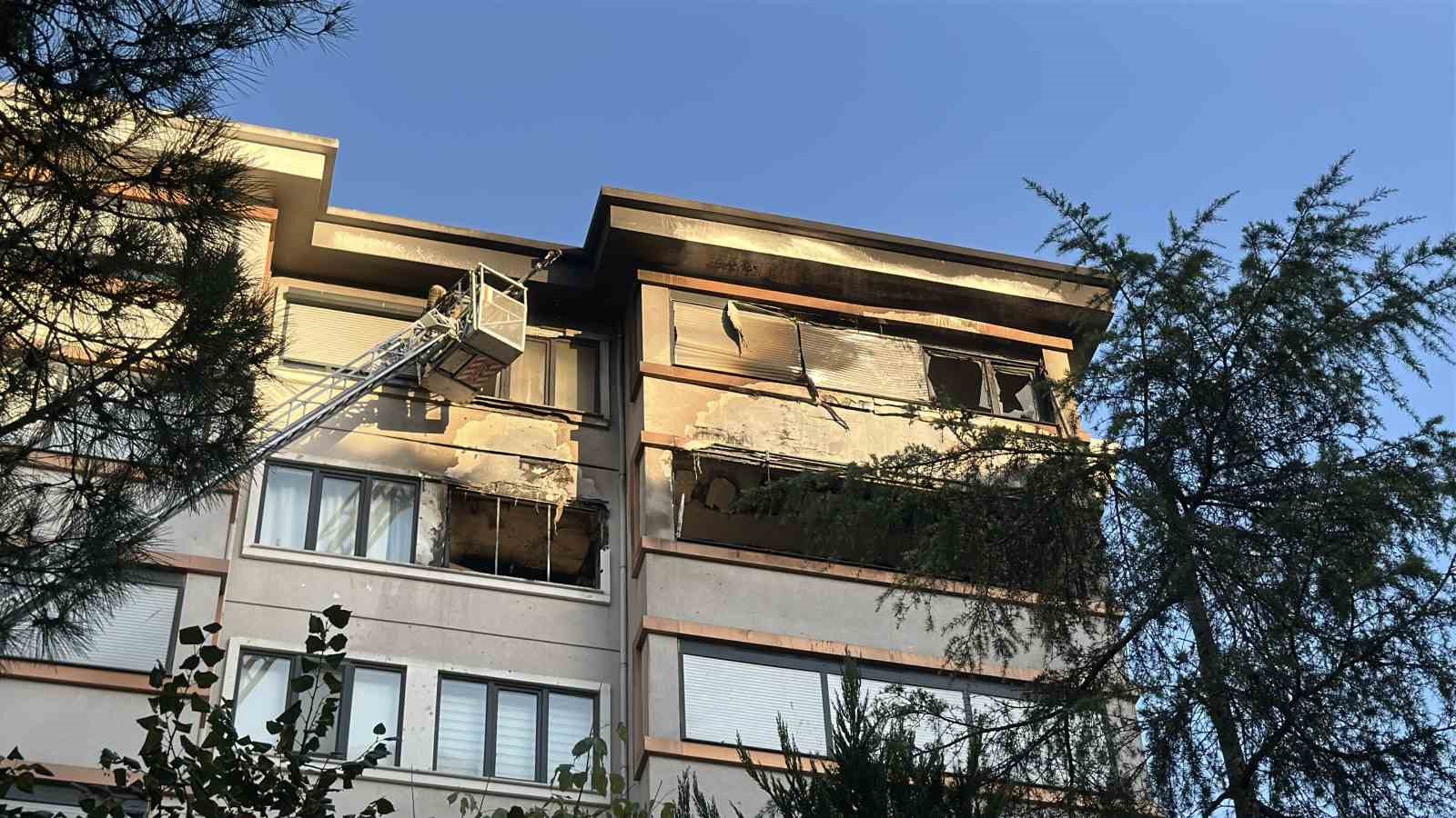 Kadıköy’de 8 katlı binada korkutan yangın: 1 kişi dumandan etkilendi