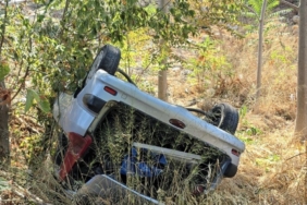 Uçuruma yuvarlanan otomobil sürücüsü yaralandı