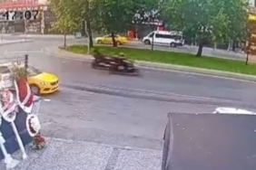 Beyoğlu’nda iş yerine silahlı saldırı güvenlik kamerasında: 1 tutuklama