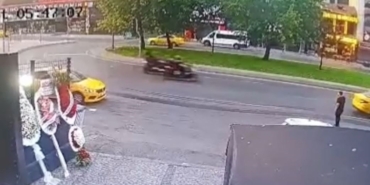 Beyoğlu’nda iş yerine silahlı saldırı güvenlik kamerasında: 1 tutuklama