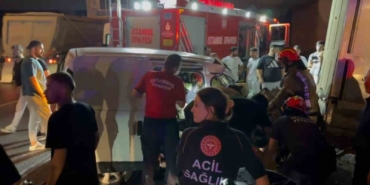 Bayrampaşa’da alkollü sürücünün kullandığı araç kamyonete çarptı: 3 yaralı