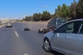 Arnavutköy’de motosikletli, araç altında kalmaktan son anda kurtuldu