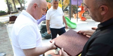 Çekici eline alan Başkan Muzaffer Bıyık, işçilere destek verdi