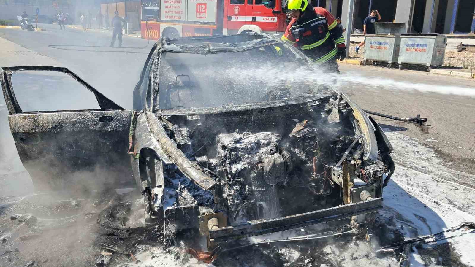 Balıkesir’de araç yangını panik oluşturdu