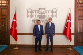 Bilecik Valisi Faik Oktay Sözer, İl Tarım ve Orman Müdürü Çetin Ayvalık’ı makamında ağırladı