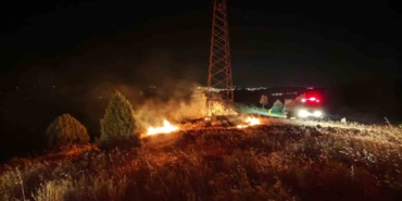 Yüksek gerilim hattı altında çıkan yangın korkuttu