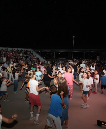 Yenikent’te çocukların sinema keyfi