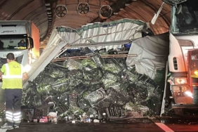 Kuzey Marmara Otoyolu’nda sebze yüklü tır devrildi: Kilometrelerce araç kuyruğu oluştu