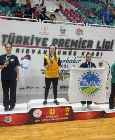 Sakarya’nın başarılı sporcuları Diyarbakır’da kürsüye çıktı