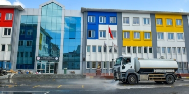 Esenyurt Belediyesi yeni eğitim yılı öncesi okullarda temizlik çalışması gerçekleştirdi