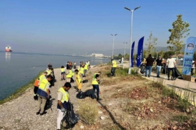 Körfez’de kıyı temizliği: Yarım saatte 70 kilo atık toplandı
