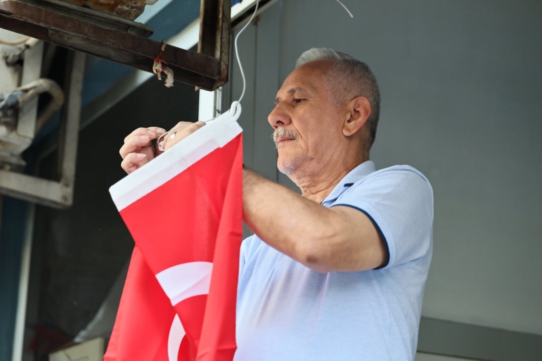 Silivri Belediye Başkanı Bora Balcıoğlu’nda esnafa 30 Ağustos hediyesi