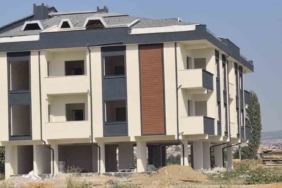 Havalandırma boşluğuna düşen inşaat işçisi ağır yaralandı