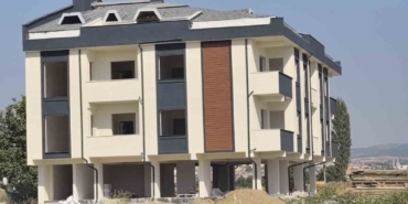 Havalandırma boşluğuna düşen inşaat işçisi ağır yaralandı