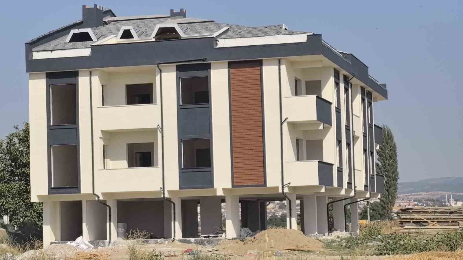 Havalandırma boşluğuna düşen inşaat işçisi ağır yaralandı