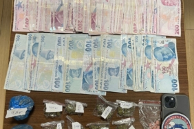 Esenyurt’ta polis ekipleri, otomobil torpidosuna zulalanmış uyuşturucu ele geçirdi