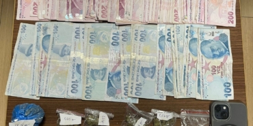 Esenyurt’ta polis ekipleri, otomobil torpidosuna zulalanmış uyuşturucu ele geçirdi