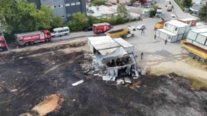 Sancaktepe’de otluk alandaki yangın inşaat alanına sıçradı