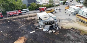 Sancaktepe’de otluk alandaki yangın inşaat alanına sıçradı