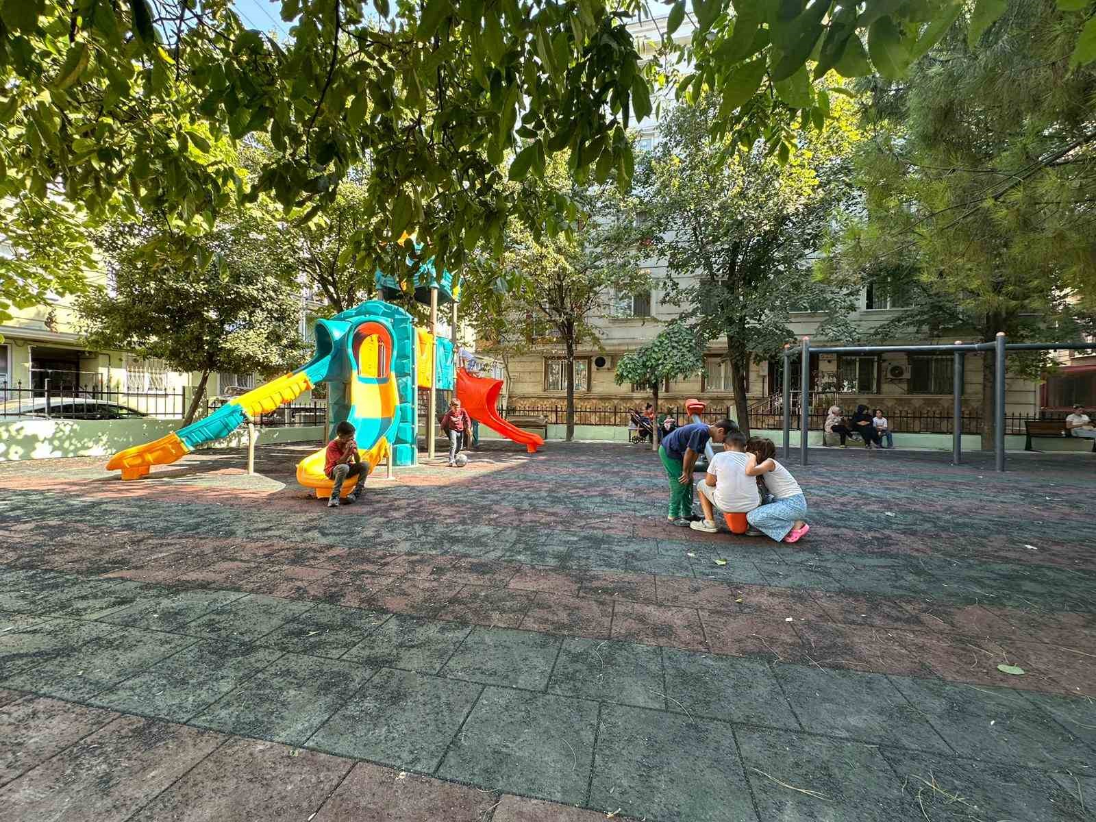 Esenyurt’ta yenilenen Sümbül Sokak Parkı açıldı