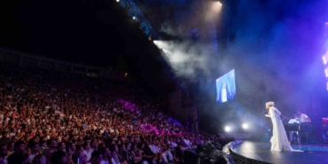 79 yaşındaki Süperstar Ajda Pekkan 3 saat kaldığı sahnede 45 şarkı söyledi