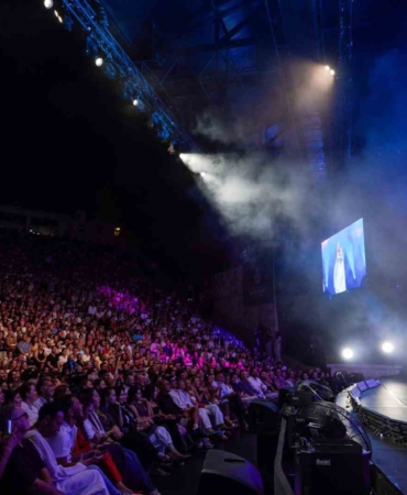 79 yaşındaki Süperstar Ajda Pekkan 3 saat kaldığı sahnede 45 şarkı söyledi