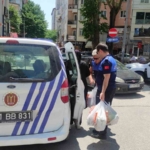 Vatandaşların duyguları ile oynadı, topladığı paralarla aldığı malzemelerle taksi beklerken yakalandı