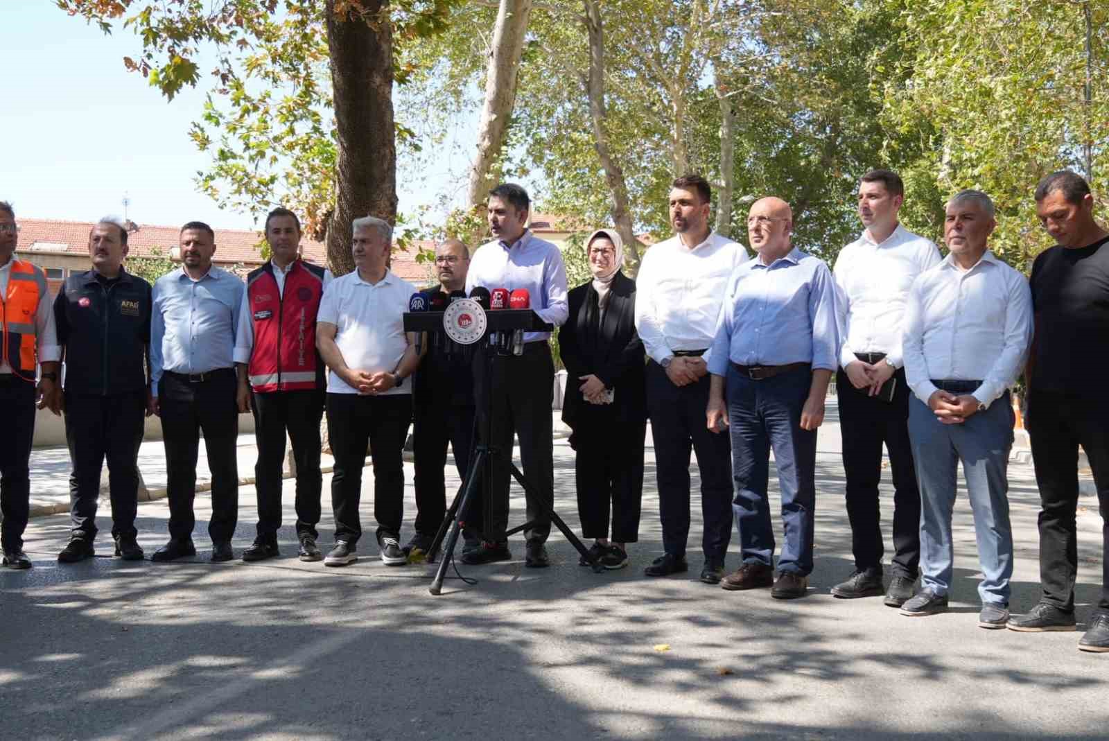 Bakan Kurum’dan Sındırgı depremi sonrası önemli açıklamalar