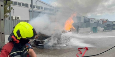 Bandırma Sanayi Sitesi’nde araç yangını korkuttu