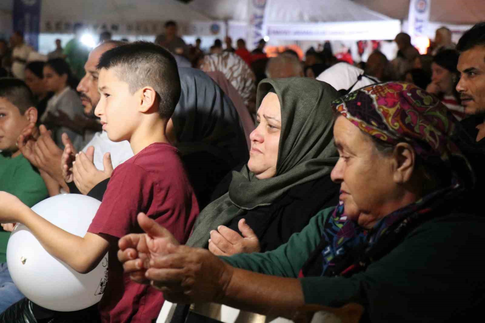 26 yıl geçti, acı hala taze: Depremde hayatını kaybedenler Sakarya’da anıldı
