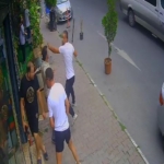 Telefonu tamire verdi, demir sopayla dövmeye geldi