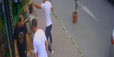 Telefonu tamire verdi, demir sopayla dövmeye geldi