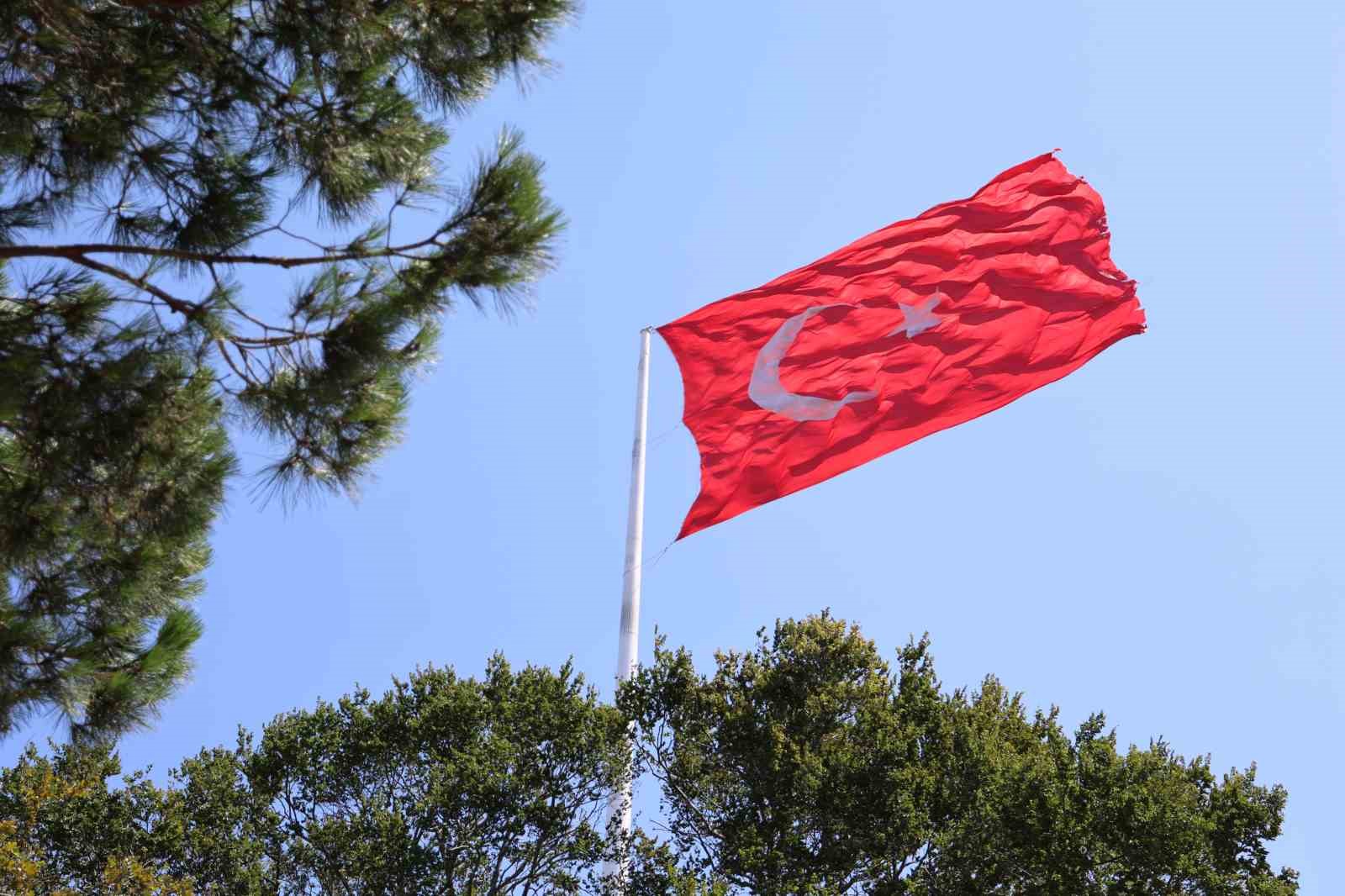 İstanbul’da kuvvetli rüzgar etkisini sürdürüyor