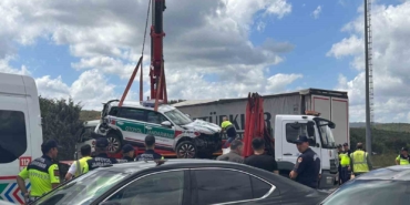 Gişelerde kontrolden çıkan tır jandarma aracına çarptı: 5 yaralı