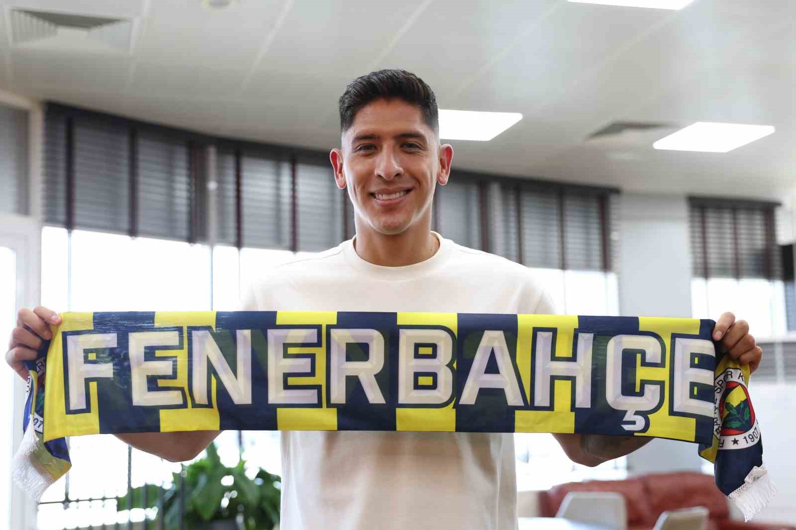Fenerbahçe’nin yeni transferi Edson Alvarez, İstanbul’a geldi