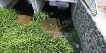 Arnavutköy’de dere yatağındaki kirlilik endişelendiriyor