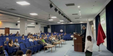 Profesörden yapay zeka uyarısı: "Bu hızlı gelişmenin arkasında kalmamalıyız"