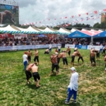 Ata sporunun kalbi Arnavutköy’de attı: İstanbul’un Kırkpınar’ı binlerce güreş severi buluşturdu