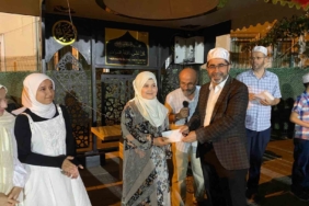 Vefa gecesinde Kur’an kursu öğrencileri ödüllerini aldı