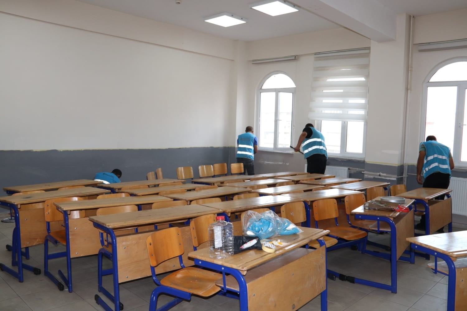 Balıkesir’deki okullar el birliğiyle yenilendi: Denetimli serbestlik yükümlülerinden eğitime katkı